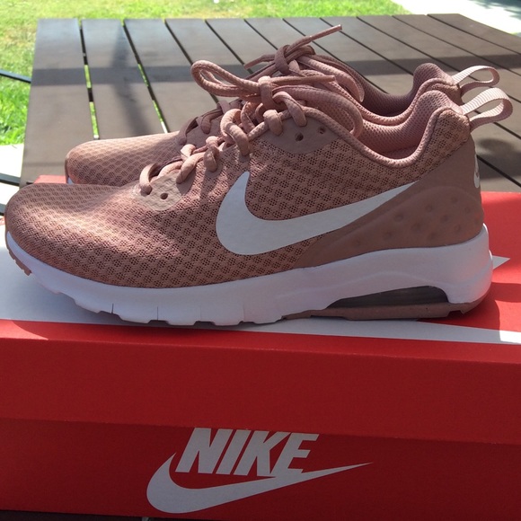 Nike Shoes - NIKE AIR MAX MOTION